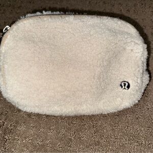 Lululemon EVERYWHERE BELT BAG 1L *FLEECE Natural Ivory/Trench